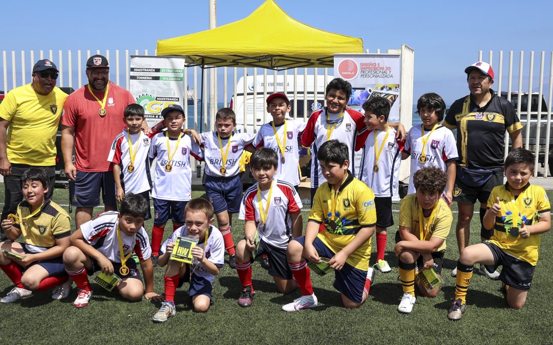 Compromiso con la vida sana y la comunidad: apoyo a Festival de Rugby Infantil